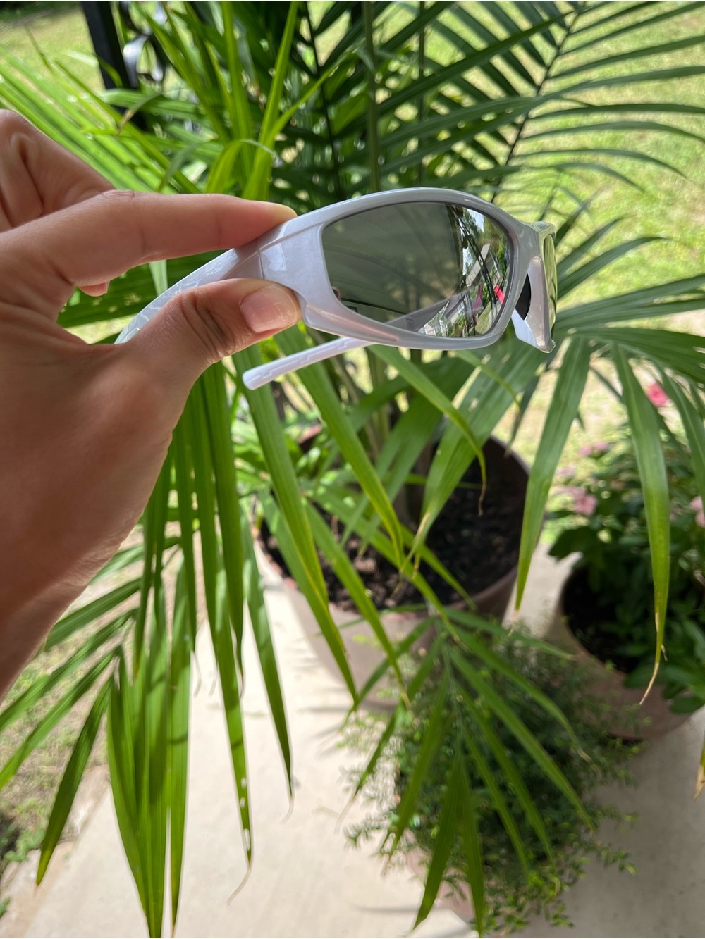 Silver Sport Sunglasses with Mirrored Lenses Gafas - Picture 2 of 3